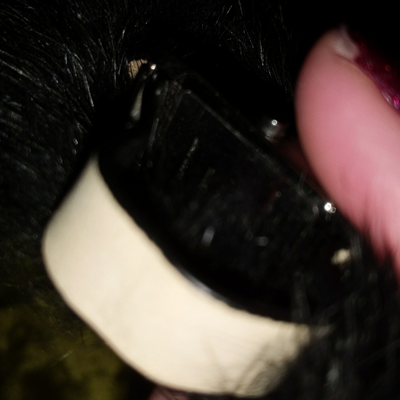 Vintage Y2K faux fur Guess watch with Swarovski crystals small - Picture 6 of 6